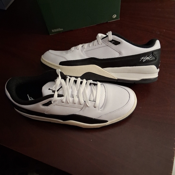 Jordan Flight Court HF3255-112 - Picture 1 of 1